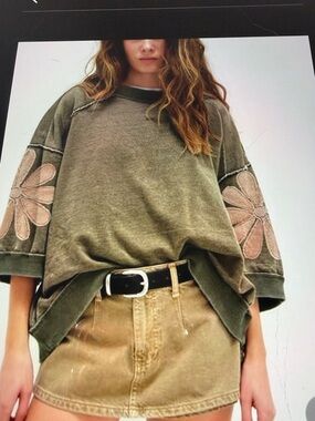 ❤️ Hello Gorgeous! Mineral Wash Raw Seam Patchwork Flower Patched 3/4 Sleeve Top